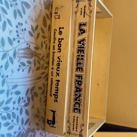 Box - Picture 1 of 4